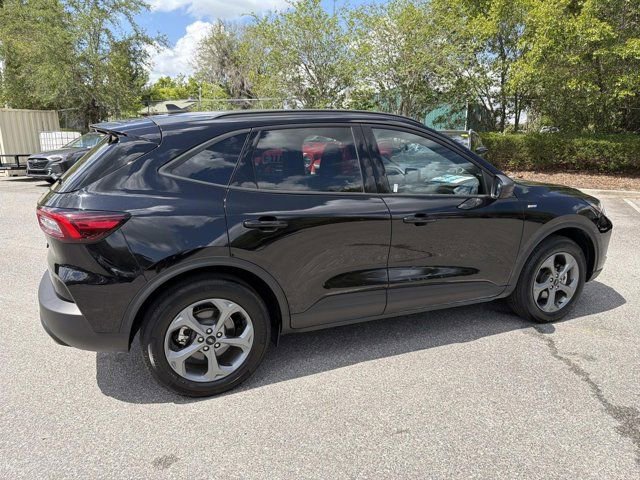Used 2025 Ford Escape ST-Line AWD/4WD image 2