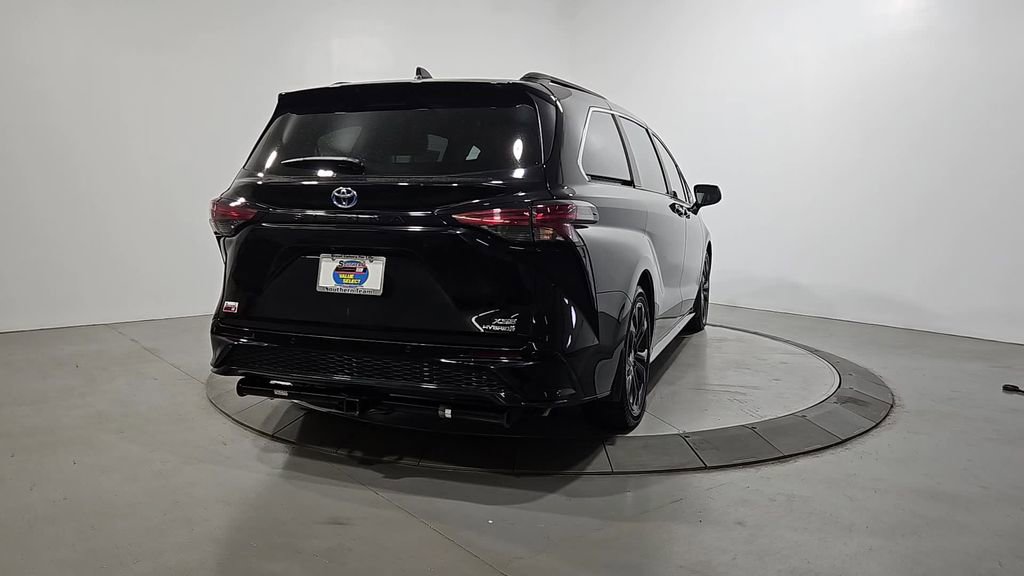 Used 2023 Toyota Sienna XSE FWD image 5