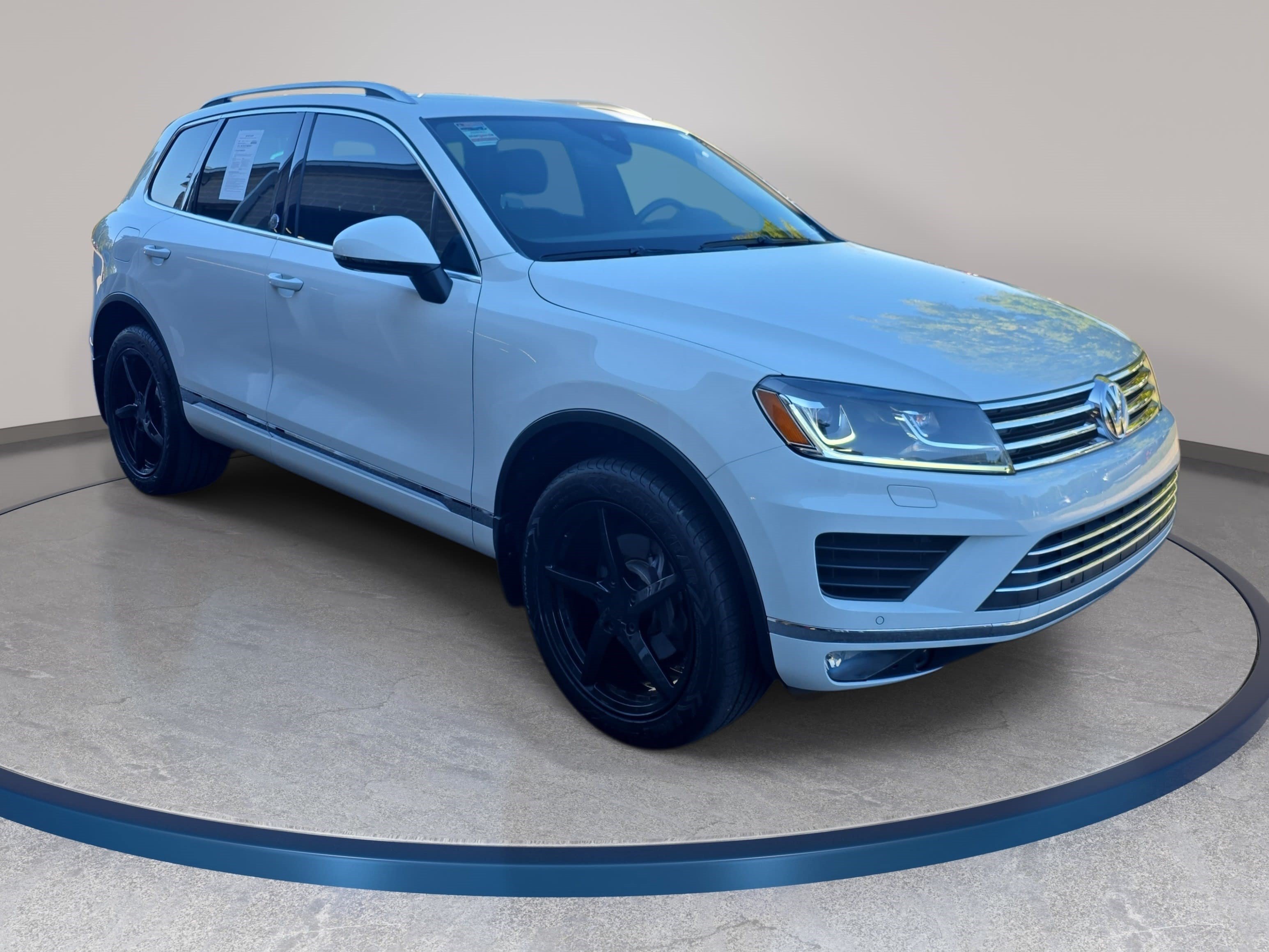Used 2017 Volkswagen Touareg Wolfsburg Edition AWD/4WD image 3