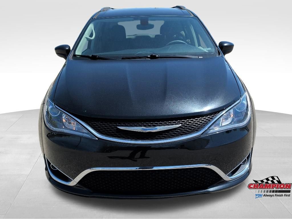Used 2018 Chrysler Pacifica Touring-L FWD image 10