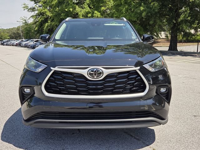 Used 2022 Toyota Highlander XLE AWD/4WD image 2