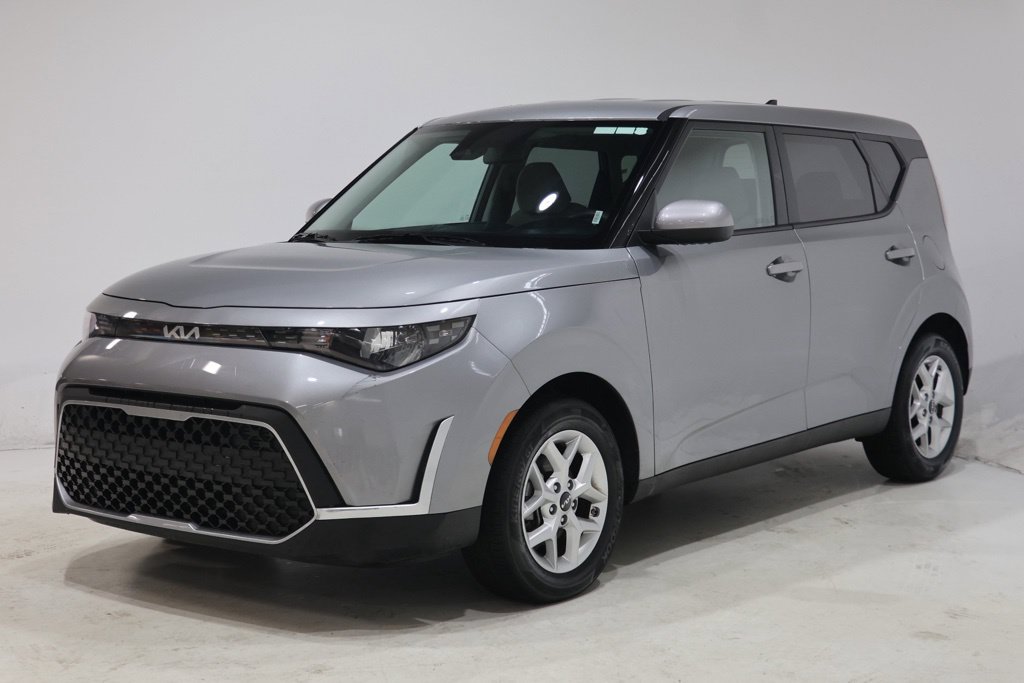 Used 2025 Kia Soul LX w/ LX Technology Package FWD image 7