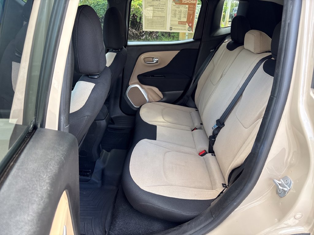 Used 2016 Jeep Renegade Latitude AWD/4WD image 31