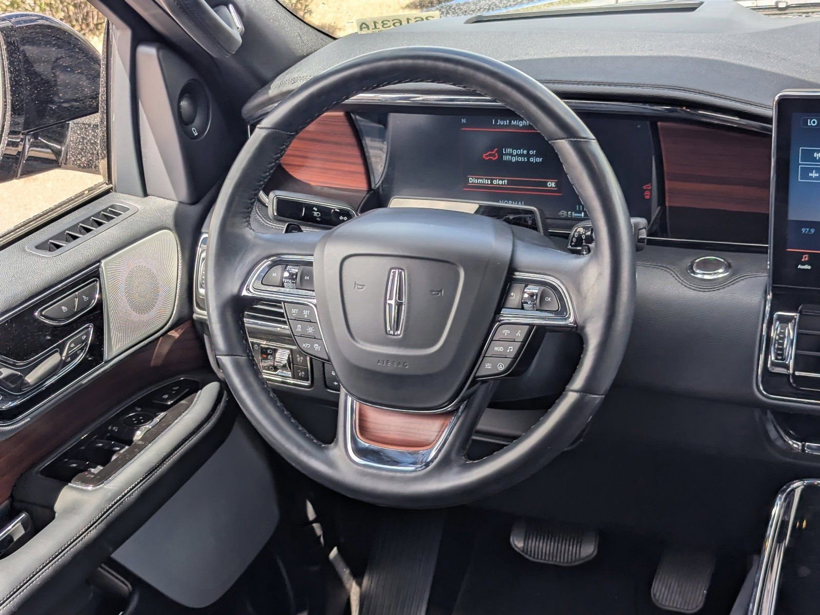 Used 2023 Lincoln Navigator Reserve image 16