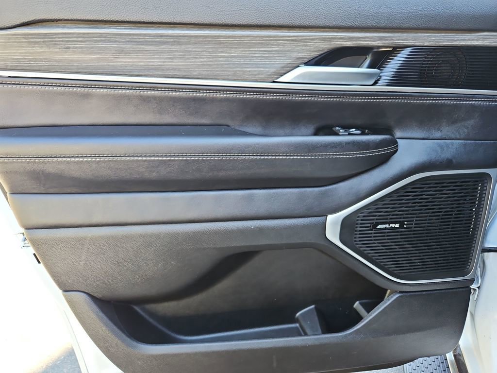 Used 2024 Jeep Wagoneer L Series III w/ Flexible Seating Group image 32