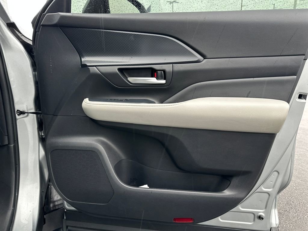 Used 2024 Toyota Grand Highlander AWD Hybrid image 18