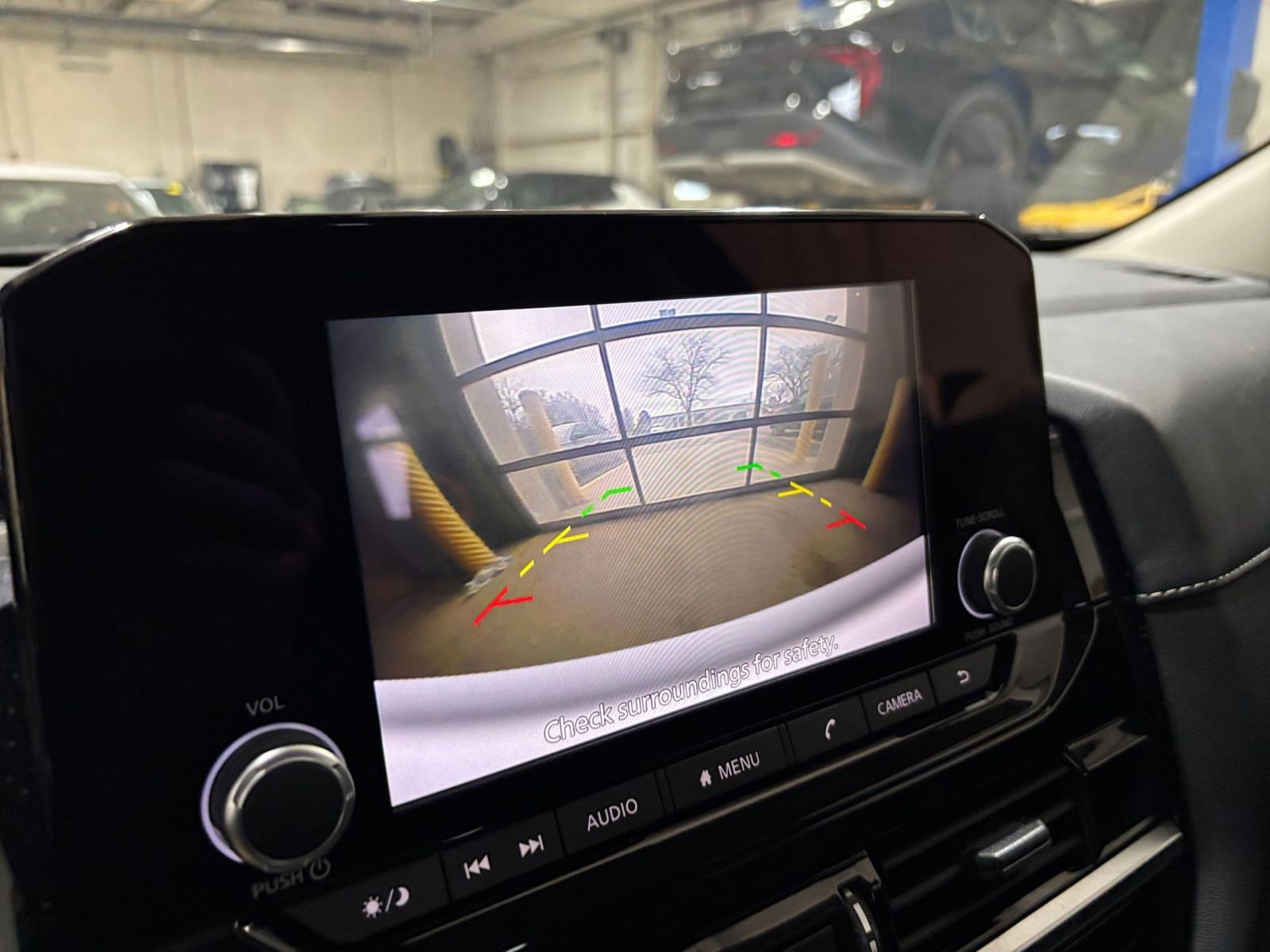 Used 2025 Nissan Pathfinder SV image 25