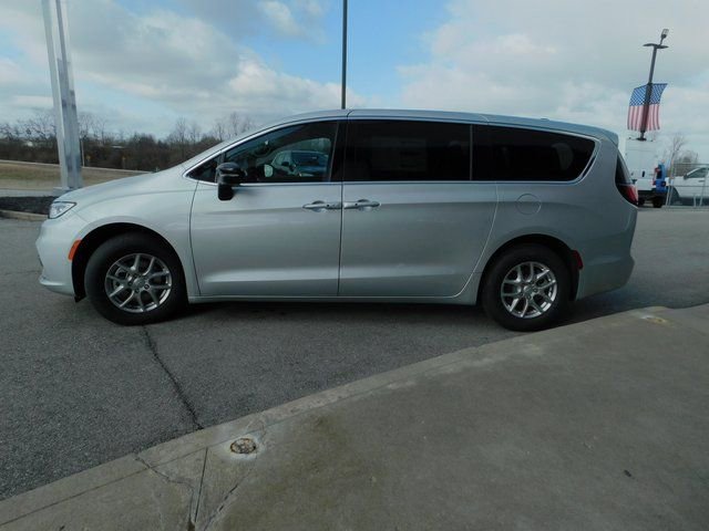 New 2026 Chrysler Pacifica Select image 6