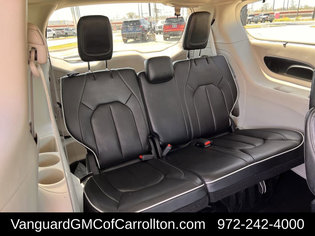 Used 2023 Chrysler Pacifica Limited FWD image 30