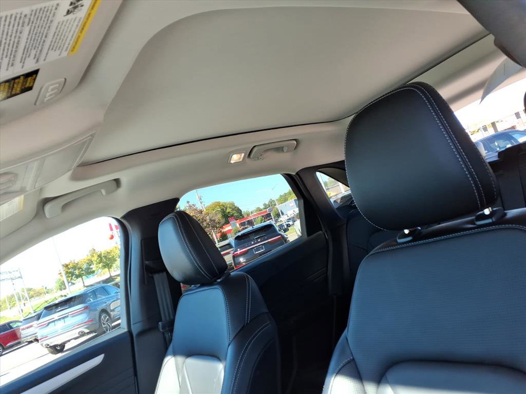 Used 2025 Ford Escape SE w/ PHEV Premium Package image 5