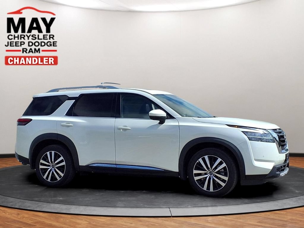 Used 2024 Nissan Pathfinder Platinum w/ Cargo Package AWD/4WD image 18