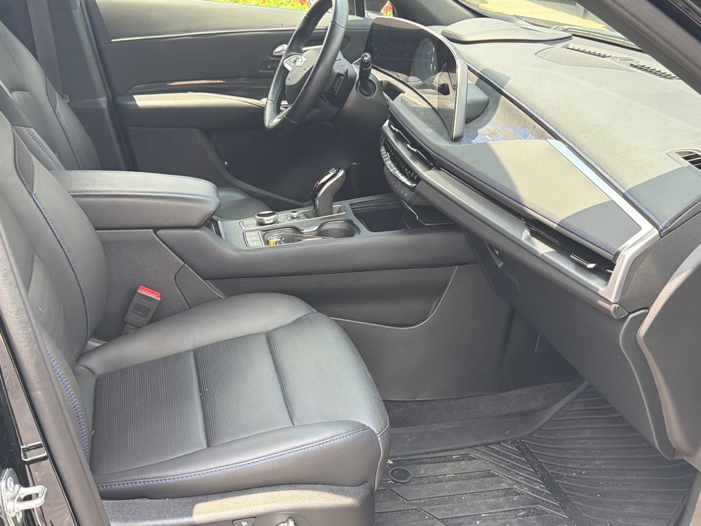 Used 2025 Cadillac XT4 Sport FWD image 17