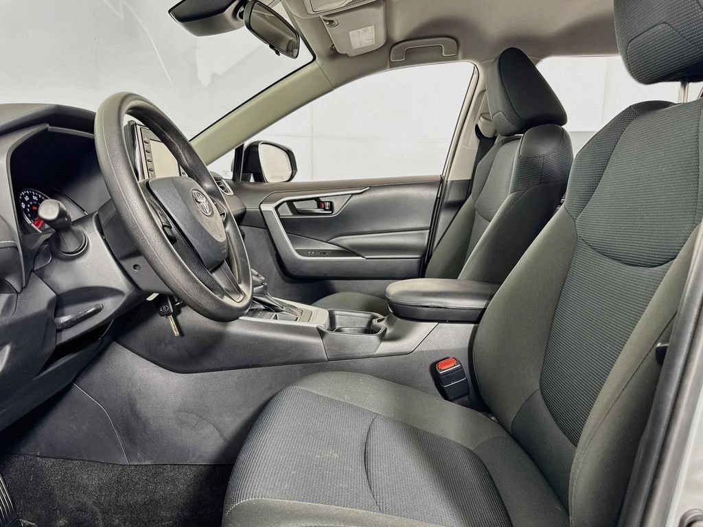 Used 2021 Toyota RAV4 LE AWD/4WD image 11