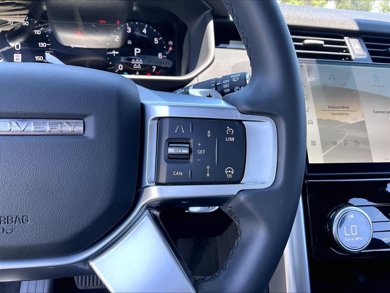 Used 2025 Land Rover Discovery S AWD/4WD image 19