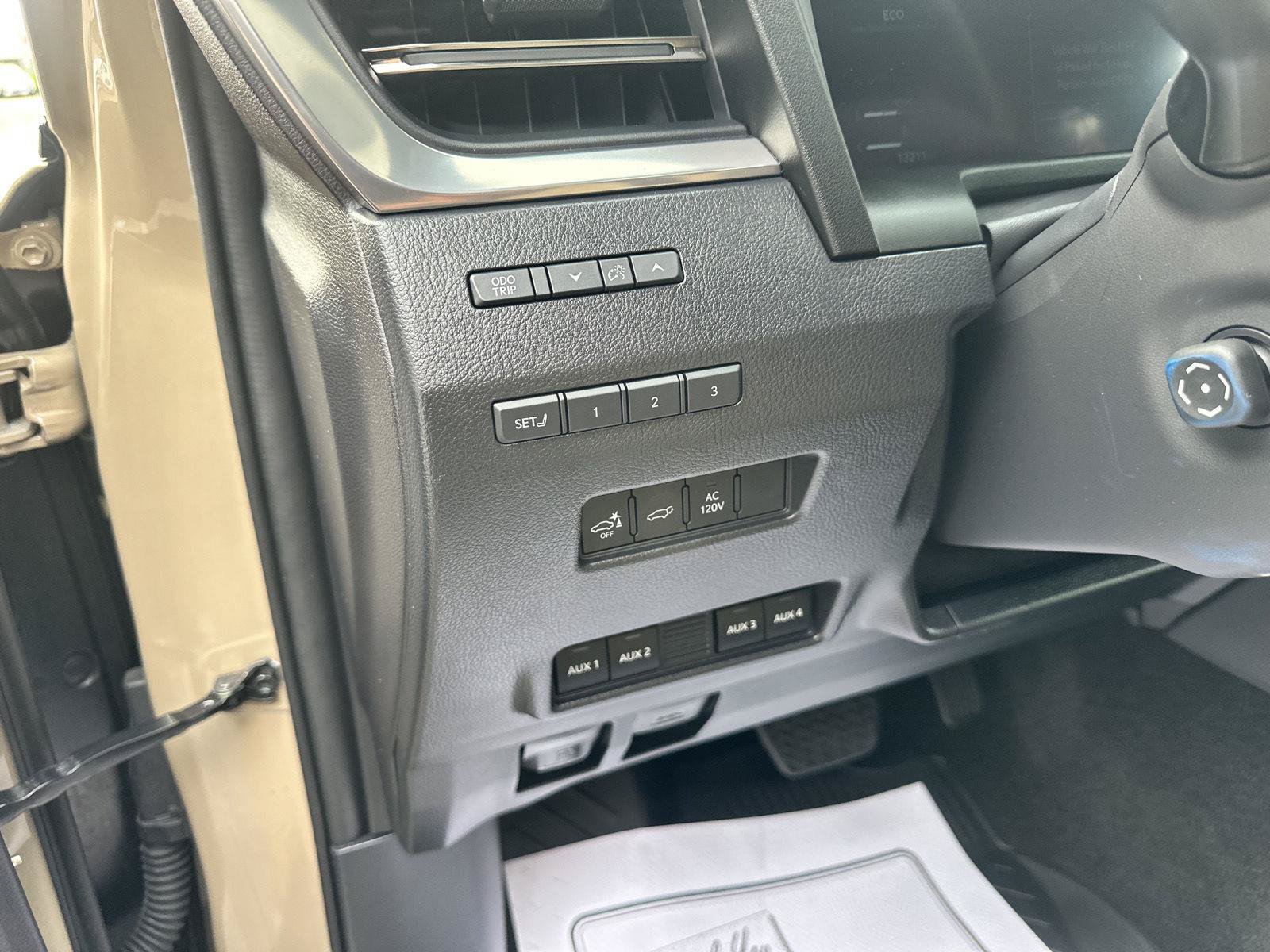 Used 2025 Lexus GX 550 AWD/4WD image 25