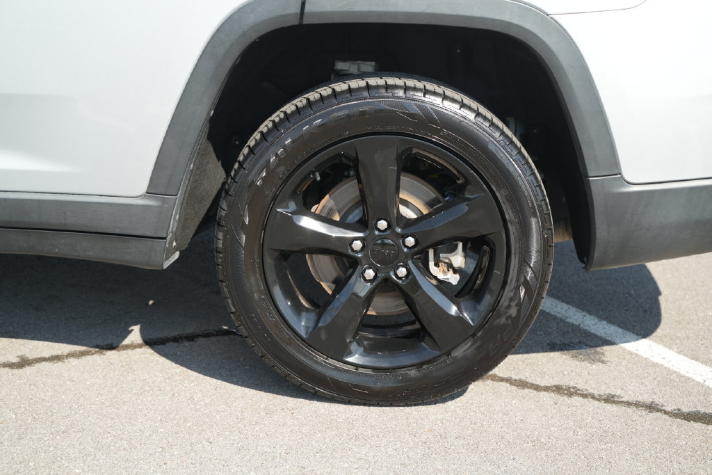 Used 2021 Jeep Grand Cherokee L Laredo RWD image 47