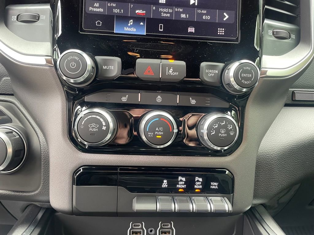 New 2026 RAM 1500 4x4 Crew Cab image 16