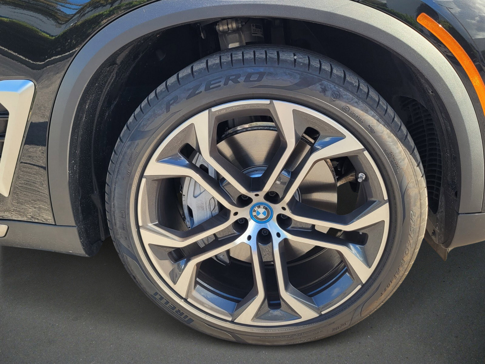 New 2025 BMW X5 xDrive50e w/ Climate Comfort Package image 9