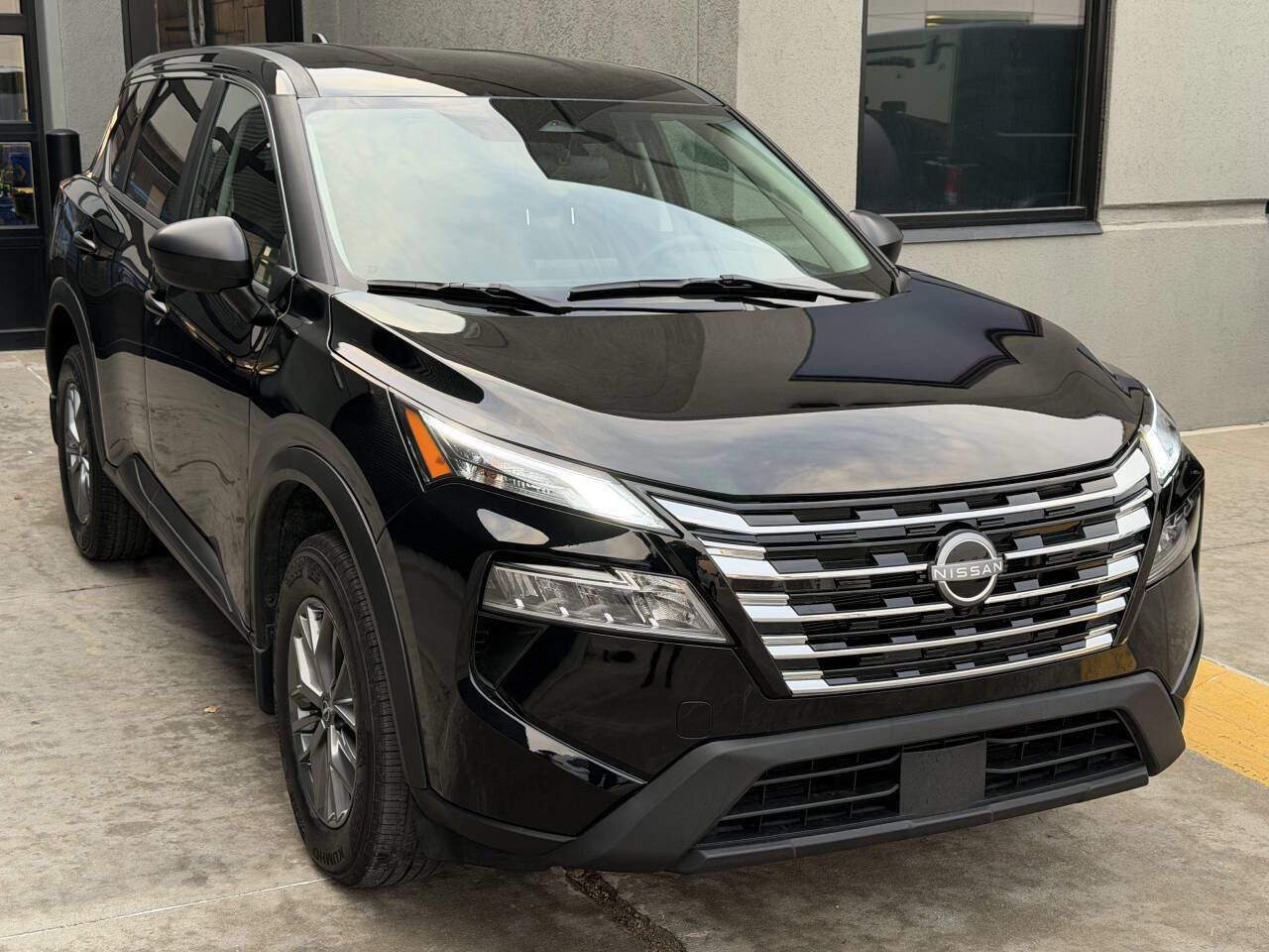 Used 2024 Nissan Rogue S image 7