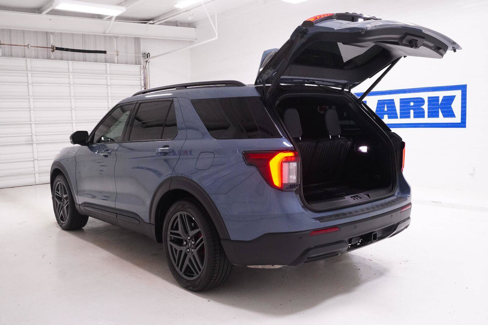 Used 2025 Ford Explorer ST-Line w/ Premium Package RWD image 35
