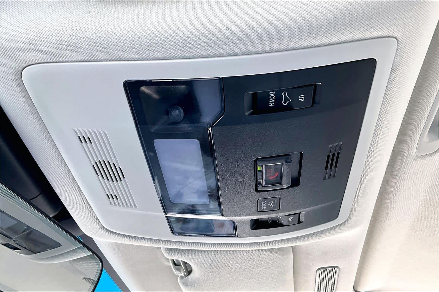 Used 2021 Lexus ES 300h Ultra Luxury w/ Accessory Package 2 FWD image 32