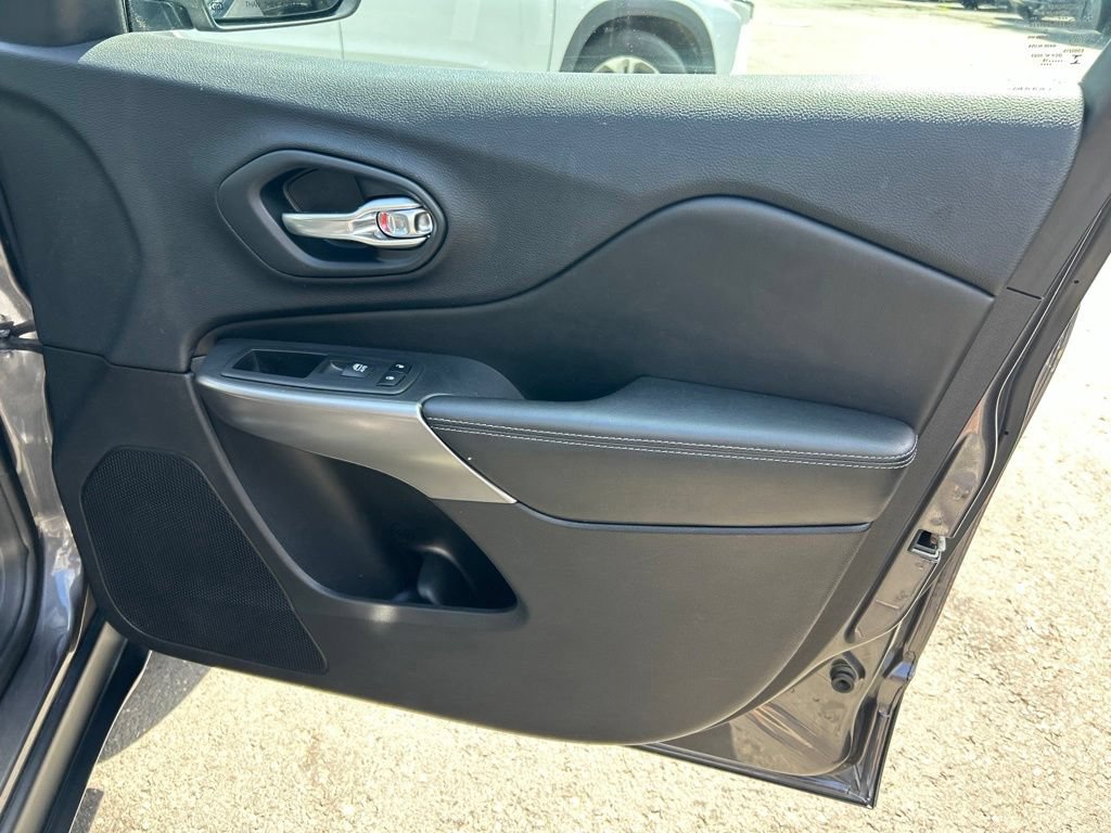 Certified 2019 Jeep Cherokee Limited AWD/4WD image 42