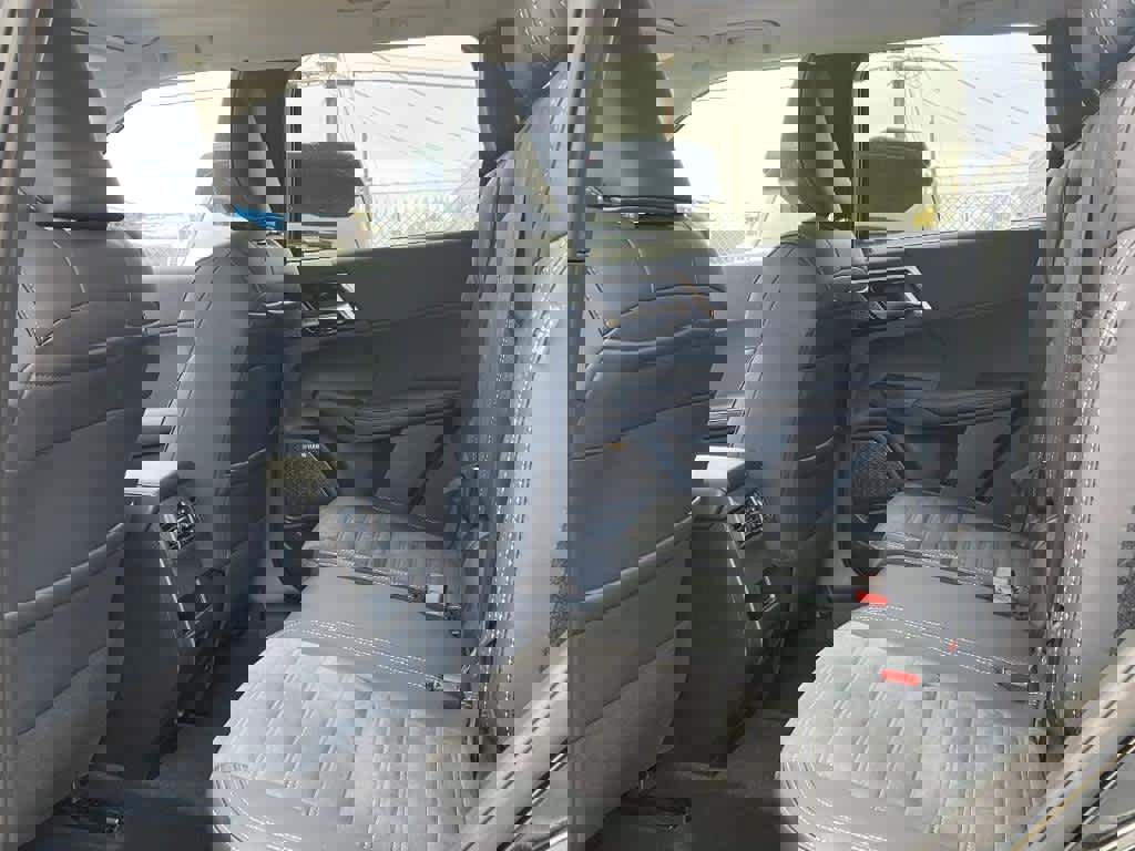 New 2025 Mitsubishi Outlander SE image 11