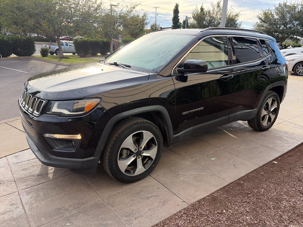 Used 2018 Jeep Compass Latitude w/ Popular Equipment Group AWD/4WD image 9