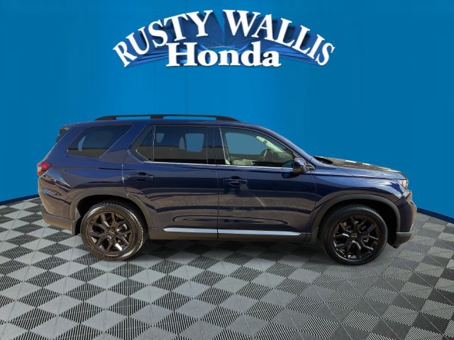 Certified 2025 Honda Pilot Touring image 3