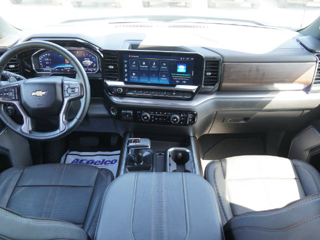 Used 2024 Chevrolet Silverado 1500 High Country w/ Technology Package AWD/4WD image 5