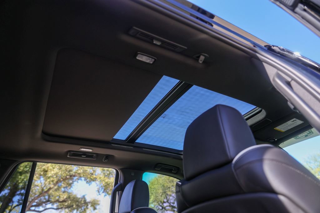 Used 2022 Cadillac Escalade Premium Luxury image 34