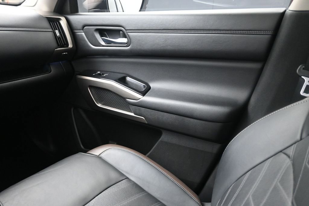 Used 2024 Nissan Pathfinder Platinum FWD image 27