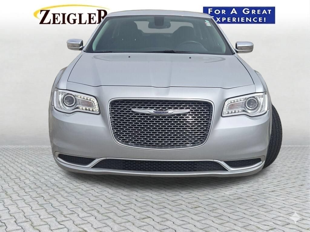 Used 2021 Chrysler 300 Touring w/ Chrome Appearance Package RWD image 4