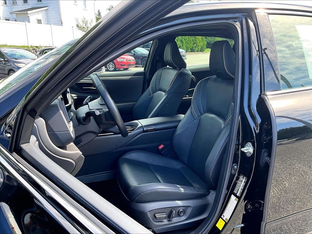 Used 2025 Toyota Crown AWD/4WD image 10