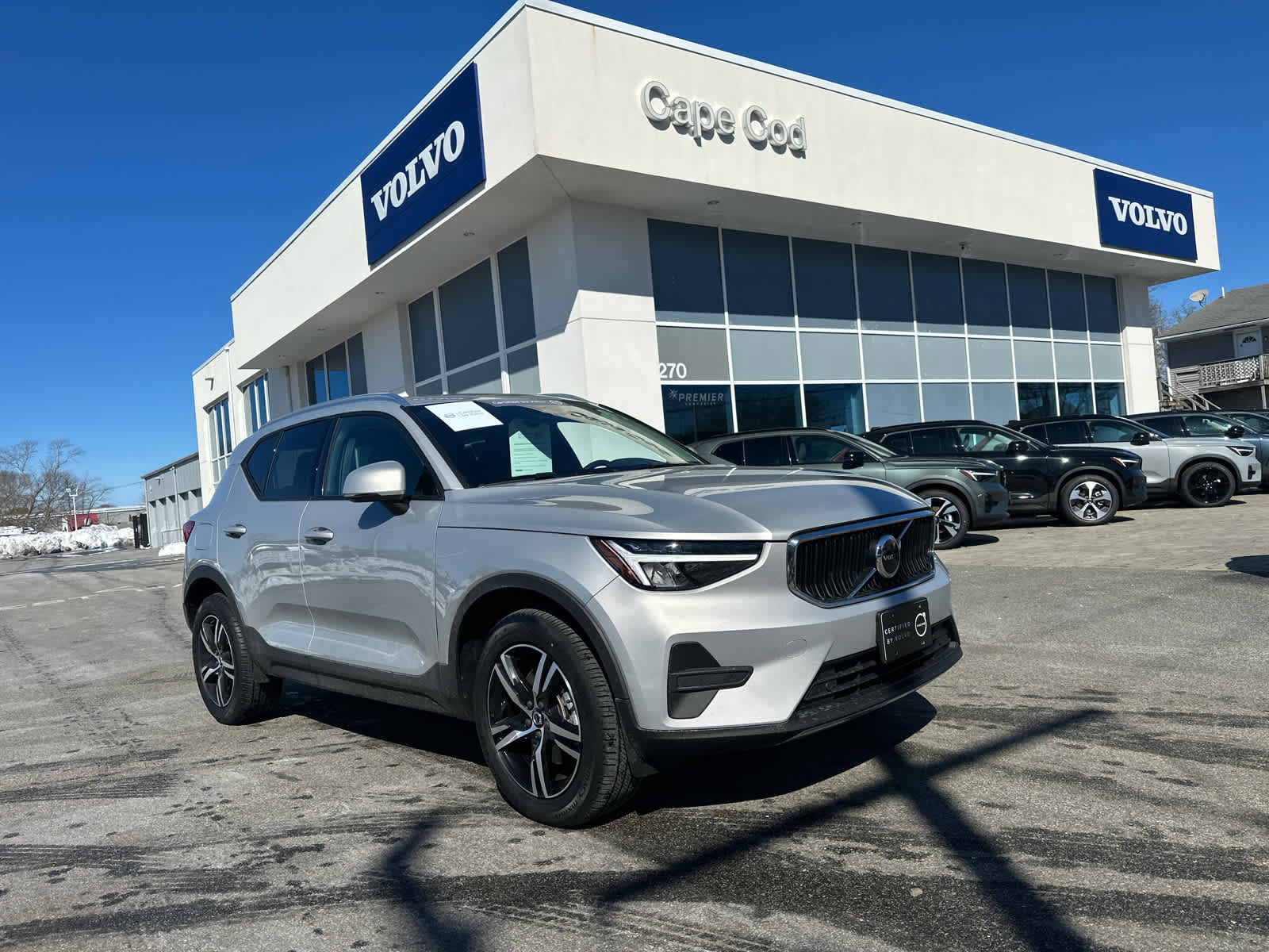 Certified 2023 Volvo XC40 B5 Core w/ Convenience Package image 3