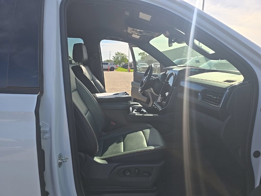 Used 2025 GMC Yukon XL AT4 w/ LPO, Floor Liner Package AWD/4WD image 21