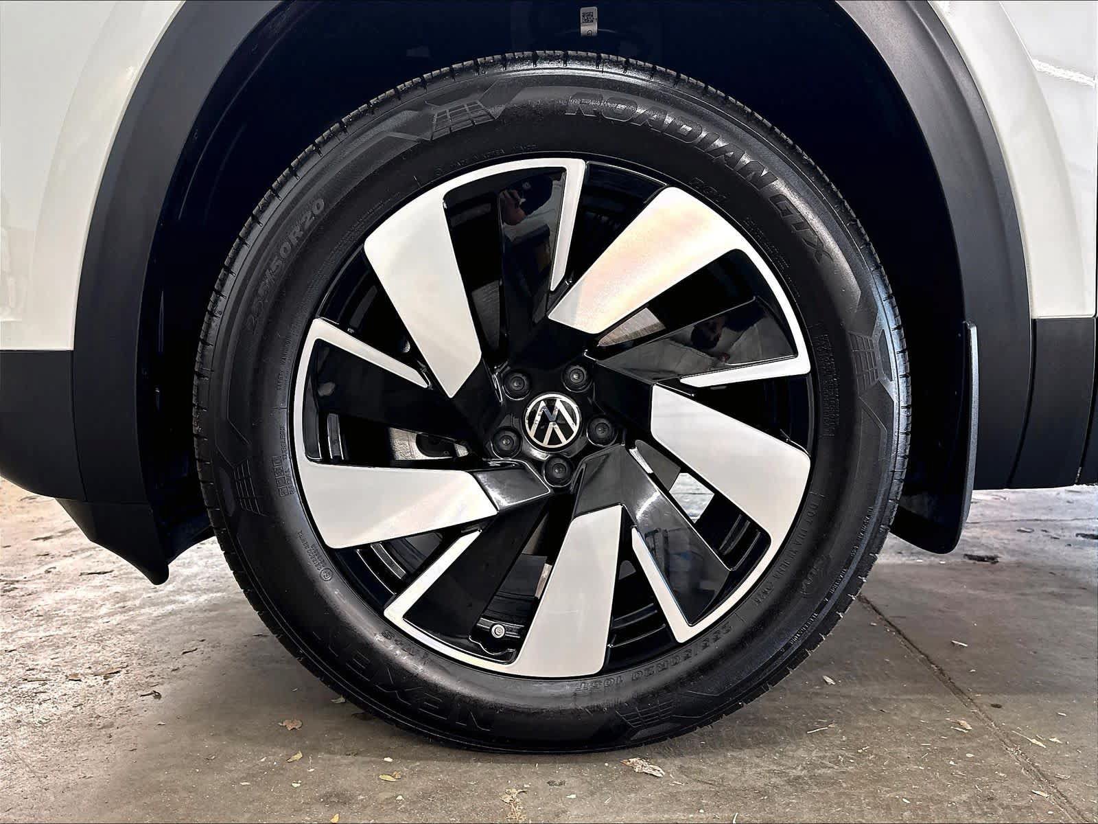 Certified 2026 Volkswagen Atlas Cross Sport SEL w/ Adventure Package AWD/4WD image 36