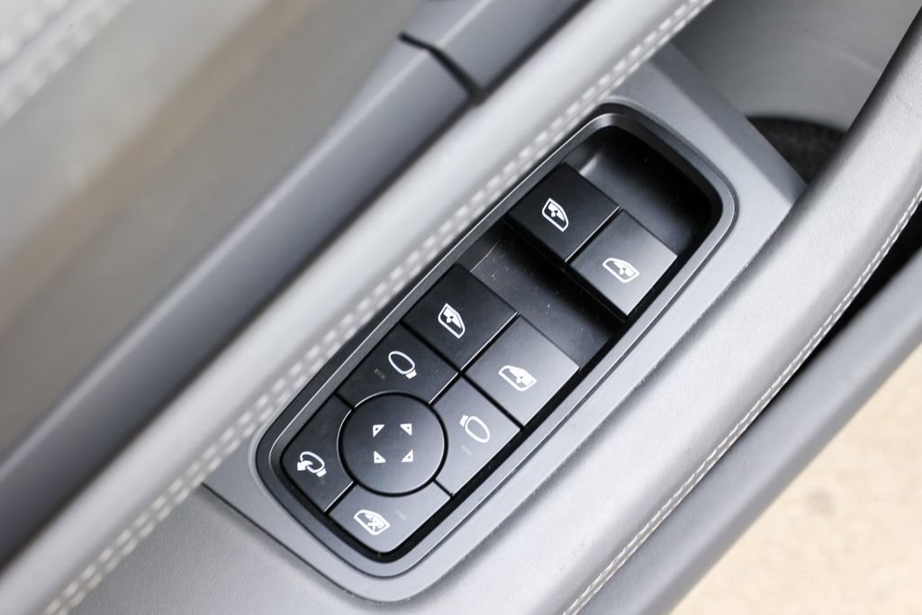 Certified 2022 Porsche Taycan GTS image 19