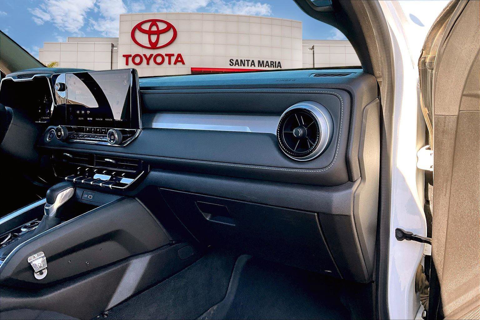 Used 2023 Chevrolet Colorado LT w/ LT Convenience Package image 16