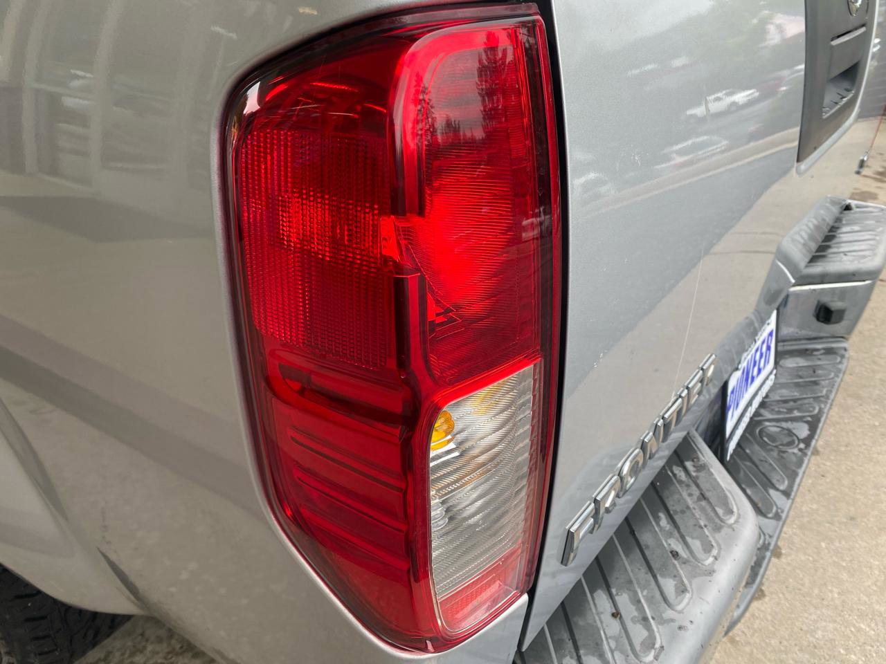 Used 2009 Nissan Frontier SE w/ Power Pkg RWD image 25