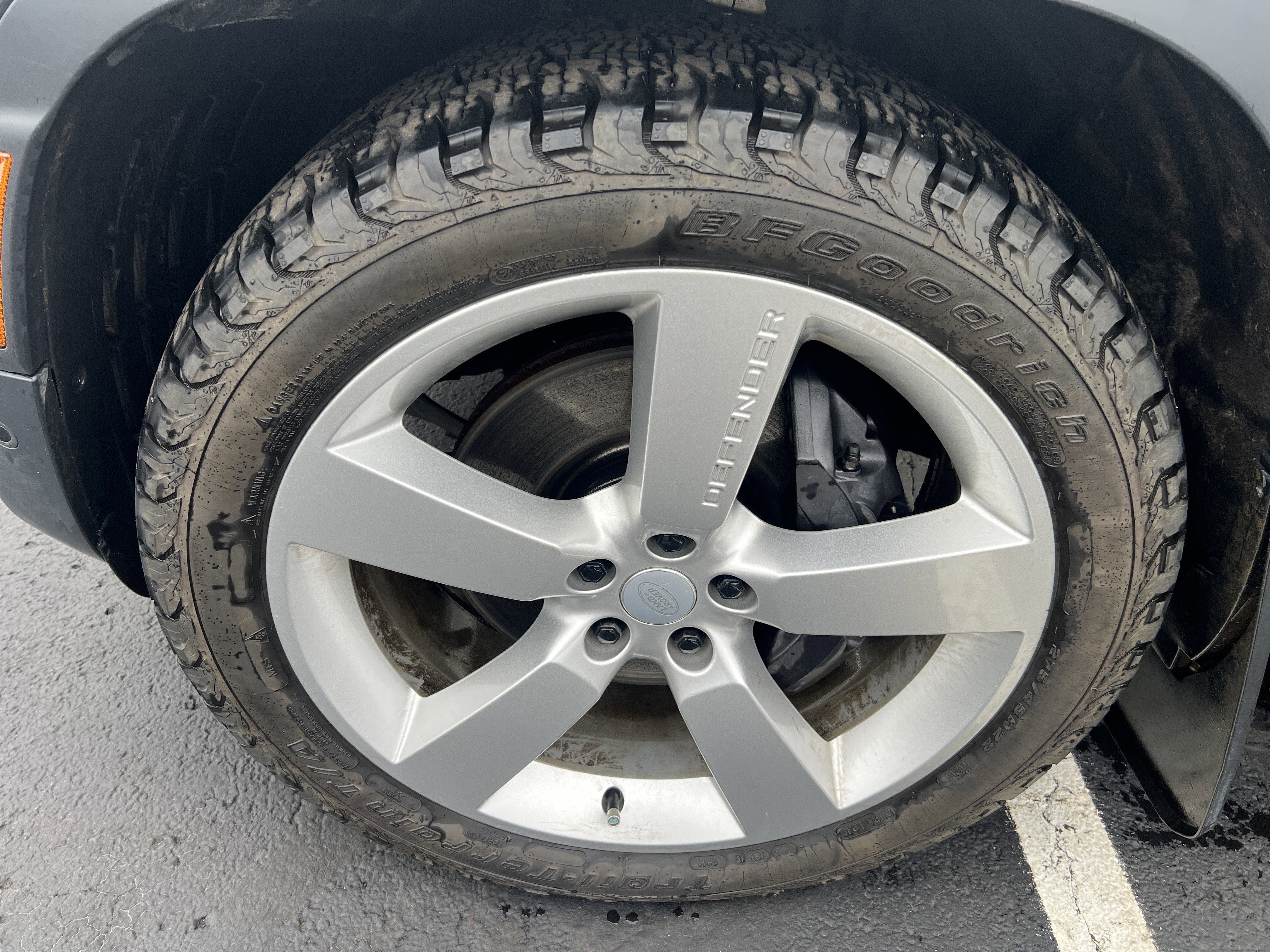 Certified 2024 Land Rover Defender 110 SE image 9