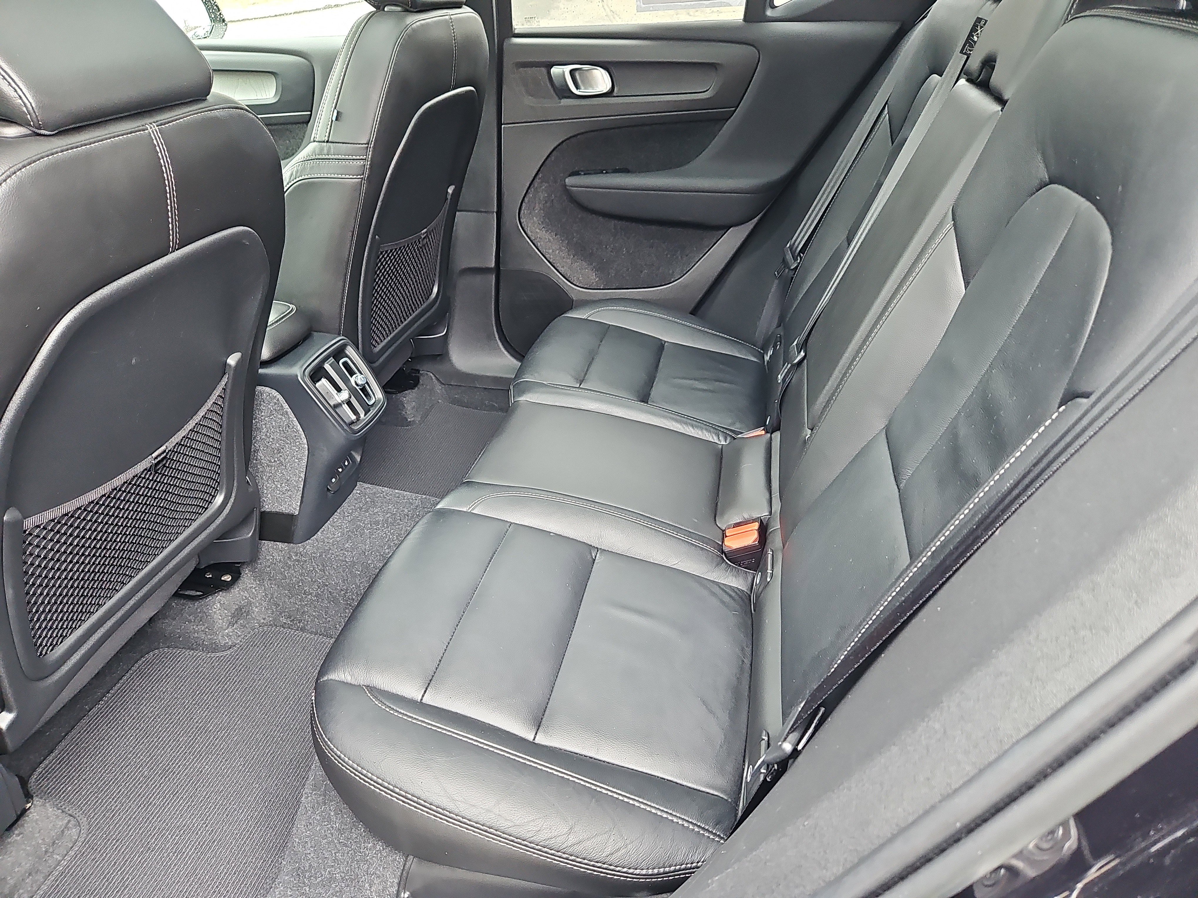 Certified 2023 Volvo XC40 B5 Plus w/ Climate Package image 33