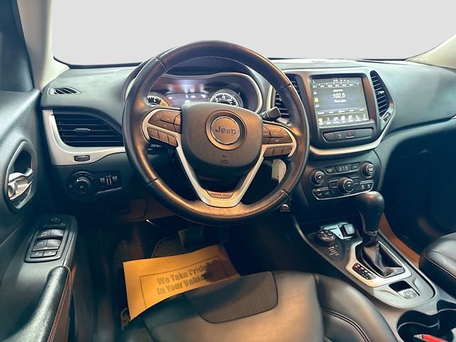 Used 2017 Jeep Cherokee Trailhawk w/ Cold Weather Group AWD/4WD image 19