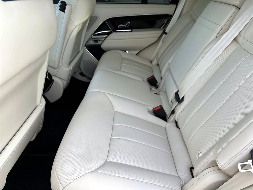 New 2026 Land Rover Range Rover SE image 12