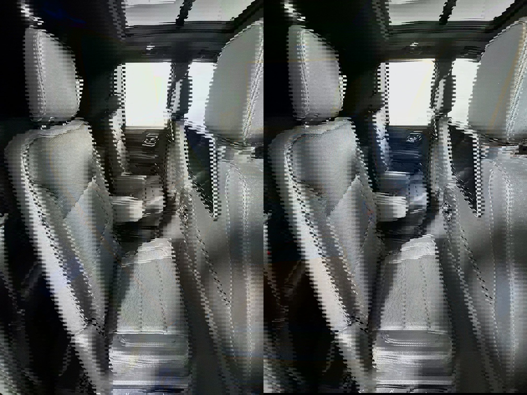 Used 2023 Chevrolet Suburban High Country image 29