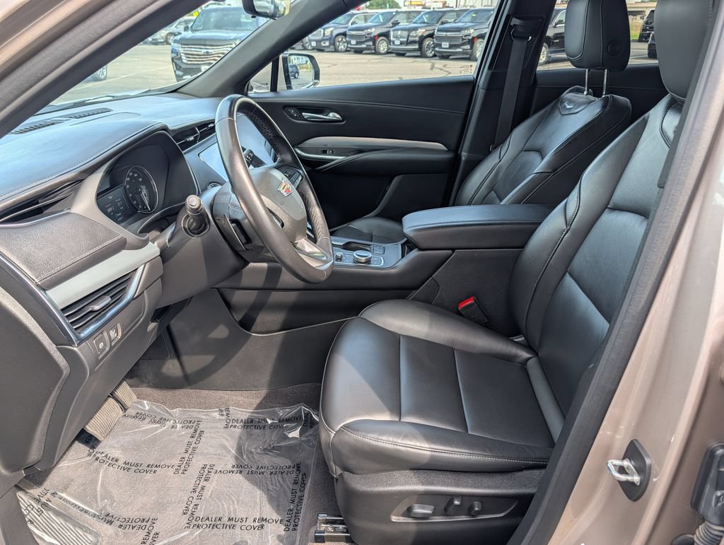 Used 2022 Cadillac XT4 Premium Luxury w/ Enhanced Visibility Package FWD image 15