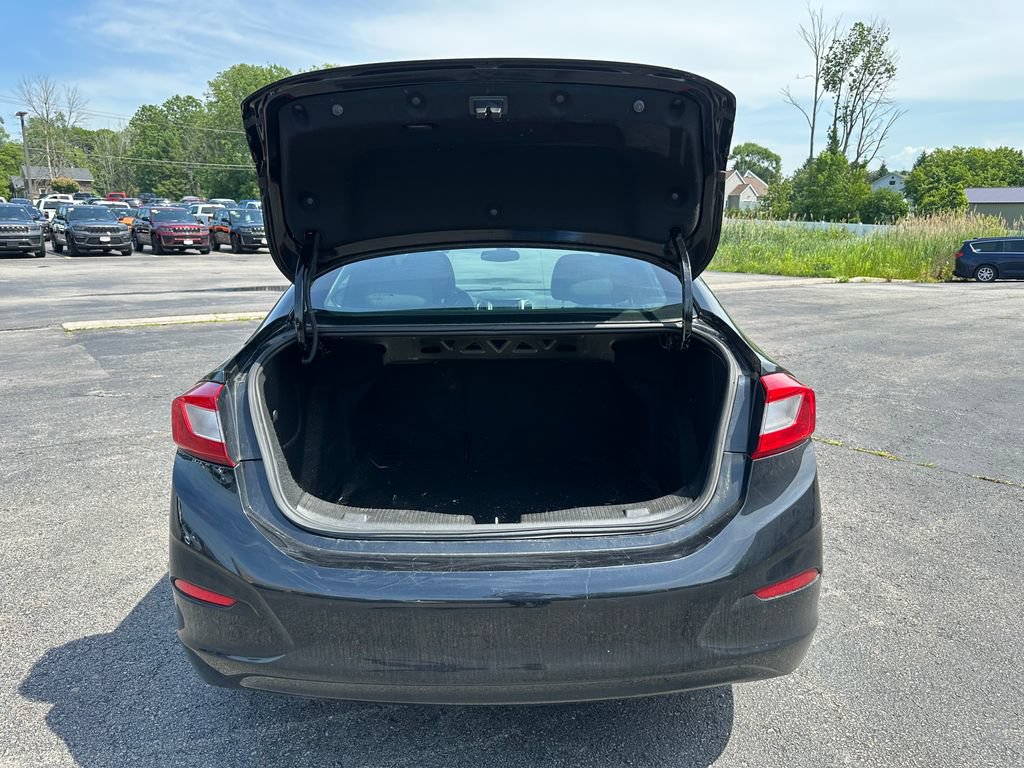 Used 2018 Chevrolet Cruze LT w/ Convenience Package FWD image 16