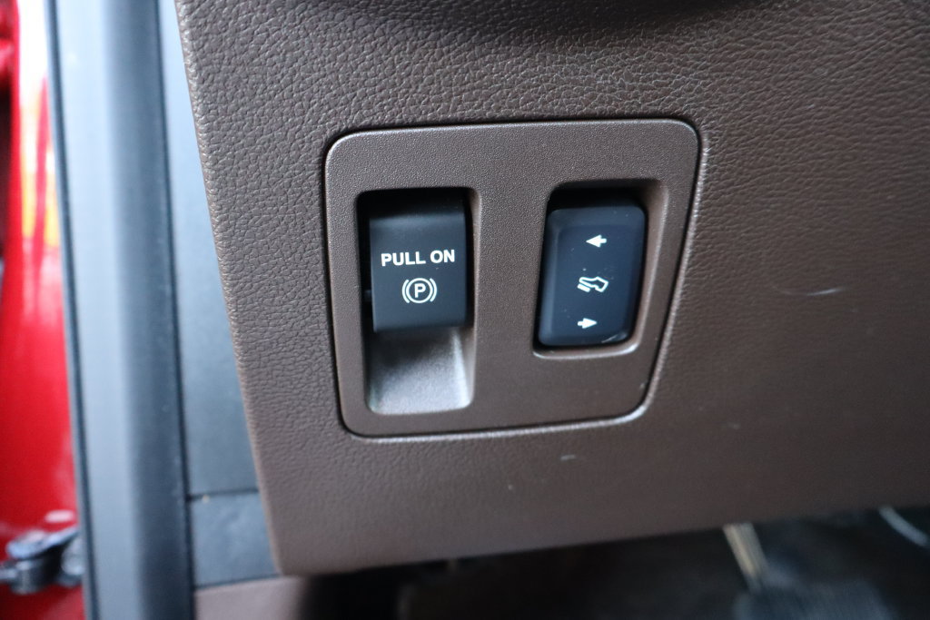 Used 2018 Ford F150 King Ranch w/ Equipment Group 601A Luxury AWD/4WD image 23