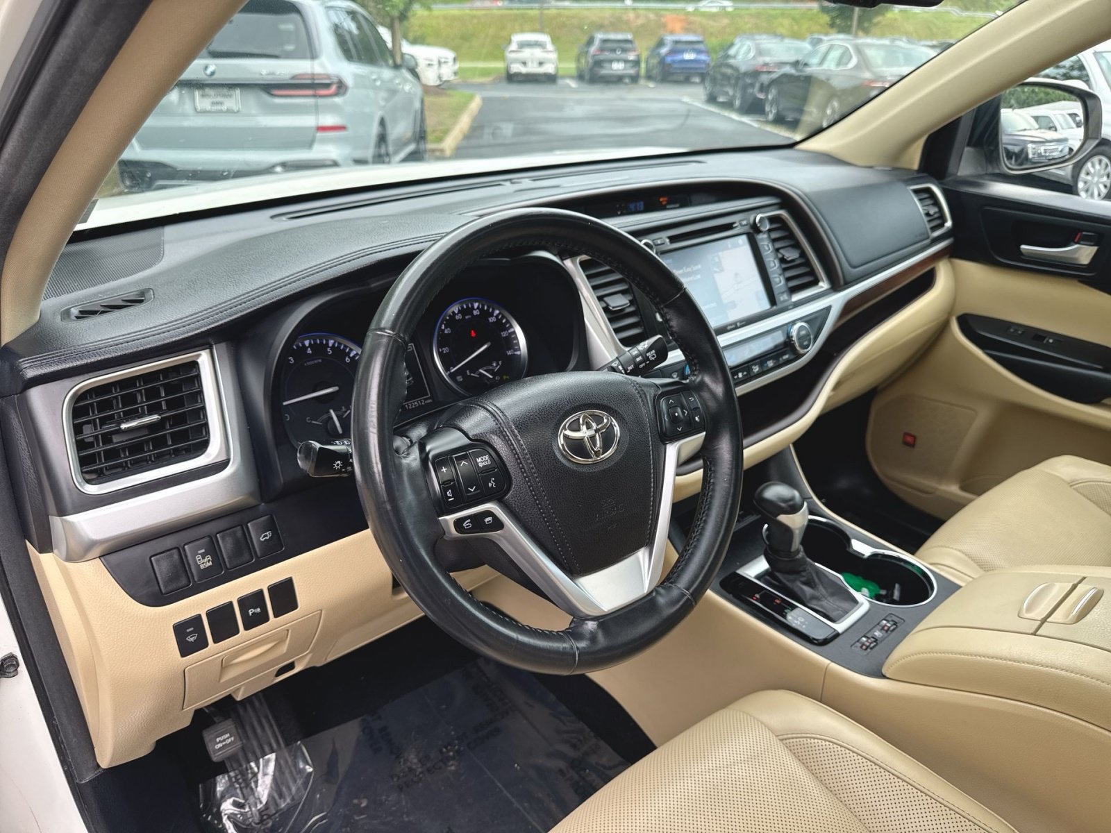 Used 2015 Toyota Highlander Limited AWD/4WD image 2