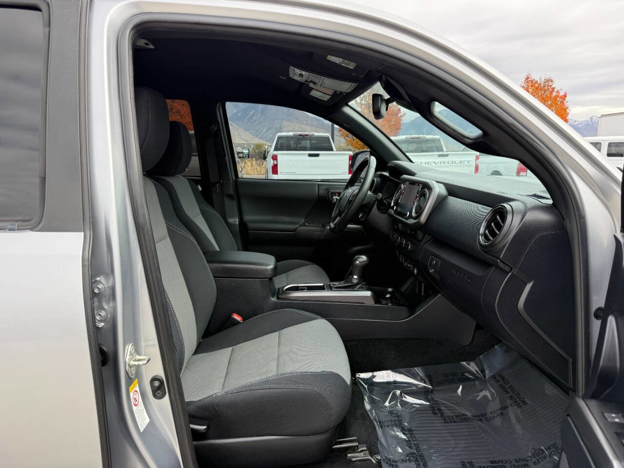 Used 2020 Toyota Tacoma TRD Sport w/ Technology Package image 26